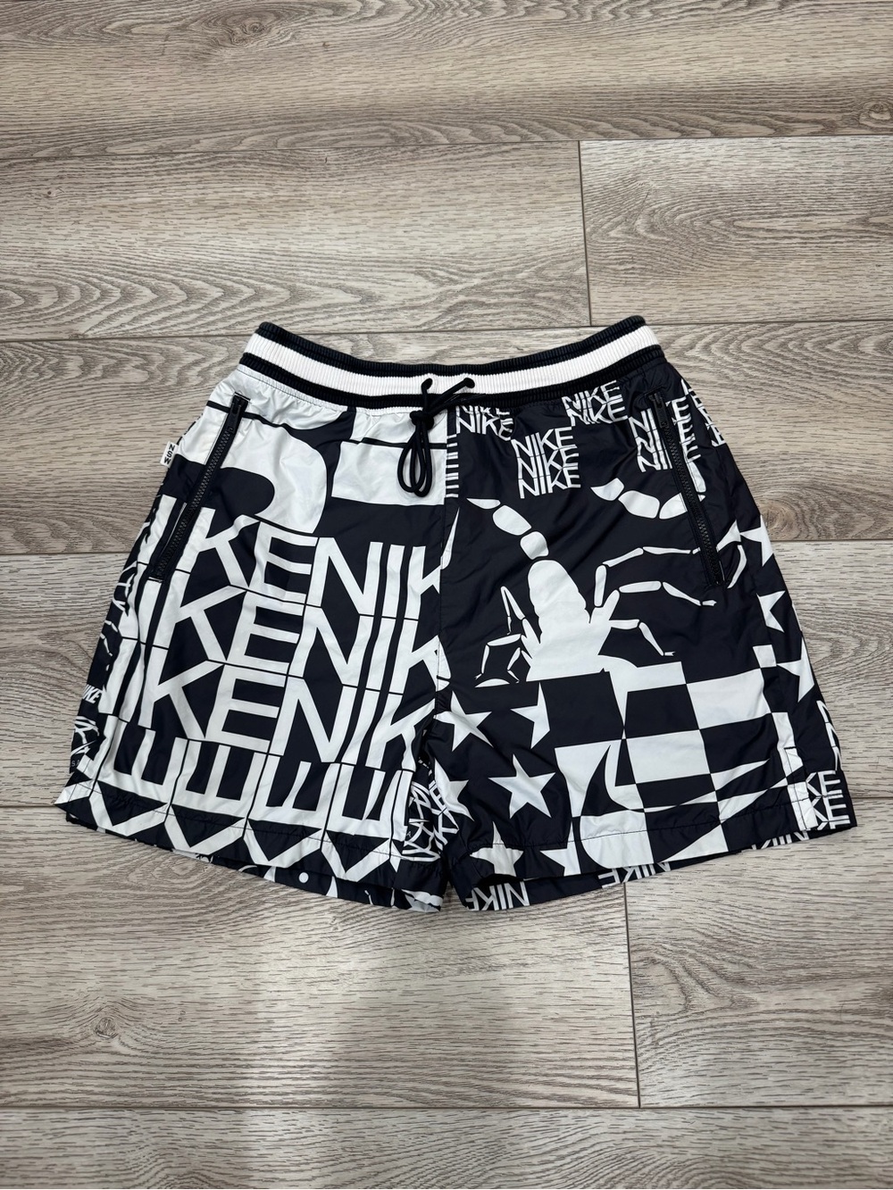 Nike NSW Scorpion Black and White Men’s Medium shorts